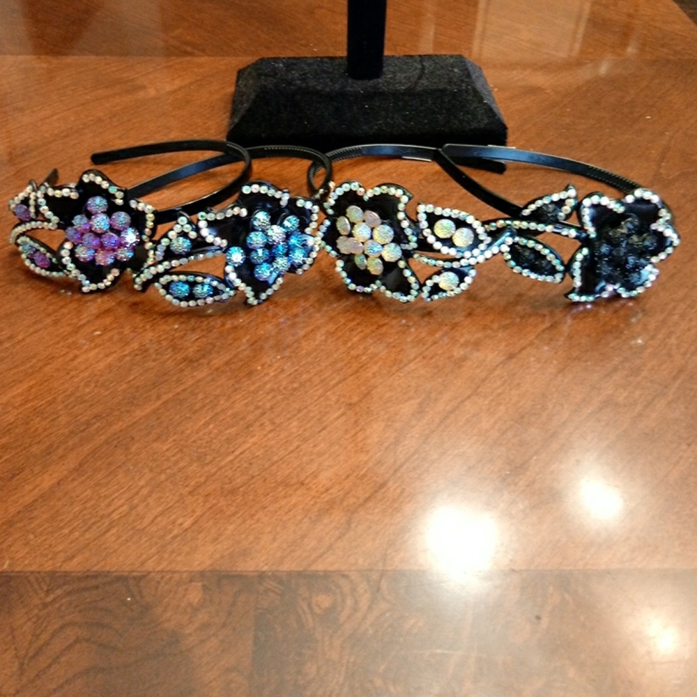 Headbands buy 3 recieve discount.